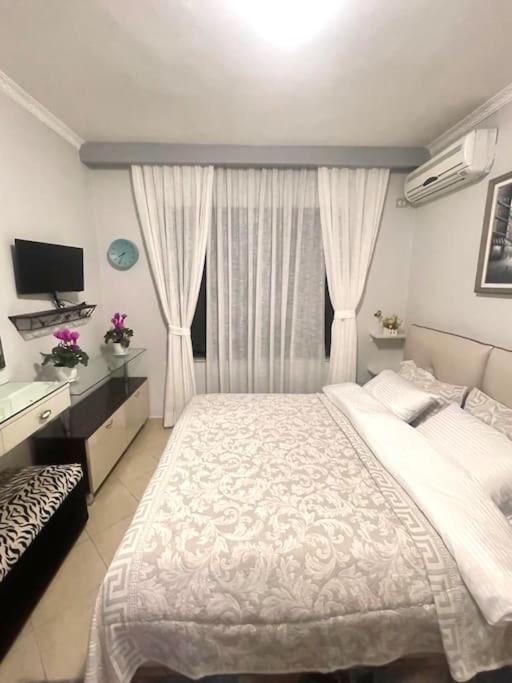 Nice Central Apartment In Tirana City Buitenkant foto