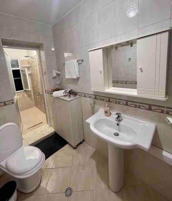 Nice Central Apartment In Tirana City Buitenkant foto
