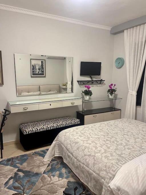 Nice Central Apartment In Tirana City Buitenkant foto